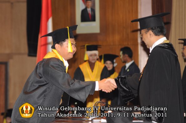 wisuda-fikom-oleh-rektor-136