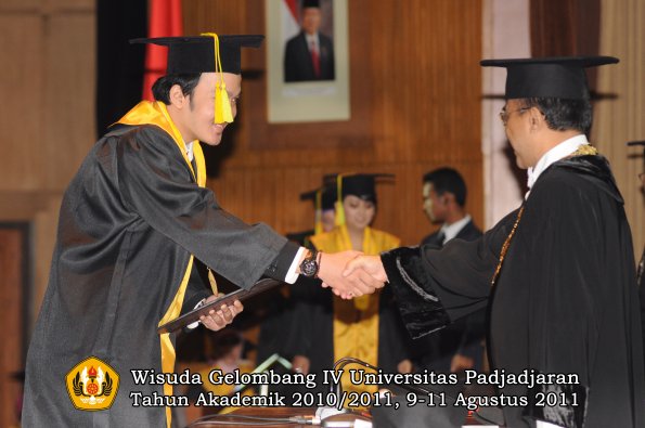 wisuda-fikom-oleh-rektor-142