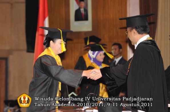 wisuda-fikom-oleh-rektor-143