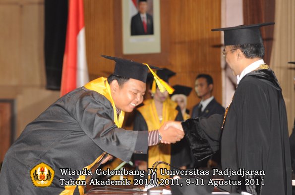 wisuda-fikom-oleh-rektor-145