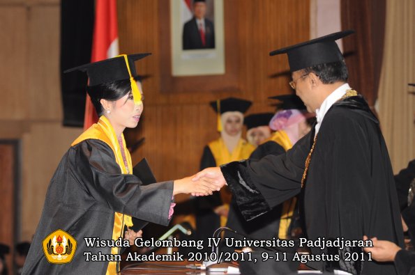 wisuda-fikom-oleh-rektor-146