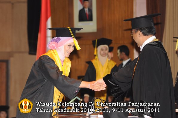 wisuda-fikom-oleh-rektor-147