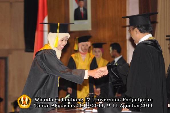 wisuda-fikom-oleh-rektor-148