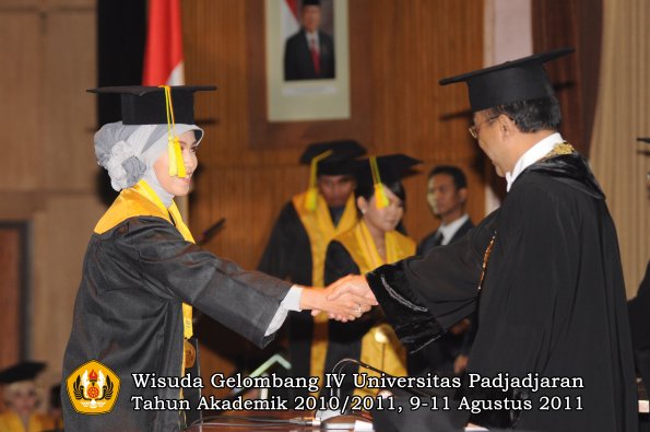 wisuda-fikom-oleh-rektor-151