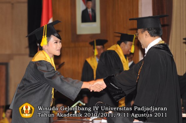 wisuda-fikom-oleh-rektor-152