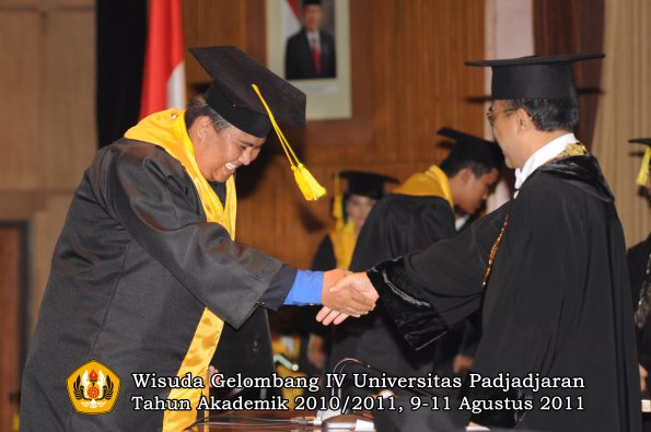 wisuda-fikom-oleh-rektor-153