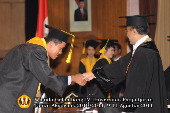 wisuda-fikom-oleh-rektor-154