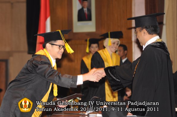 wisuda-fikom-oleh-rektor-158