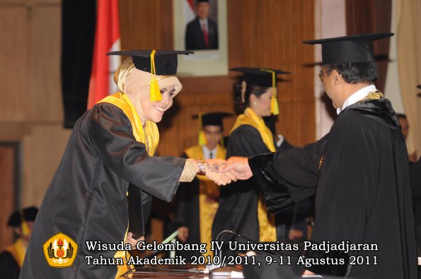 wisuda-fikom-oleh-rektor-159