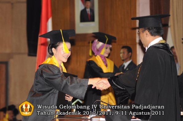 wisuda-fikom-oleh-rektor-162