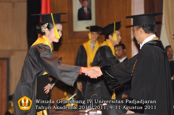 wisuda-fikom-oleh-rektor-164