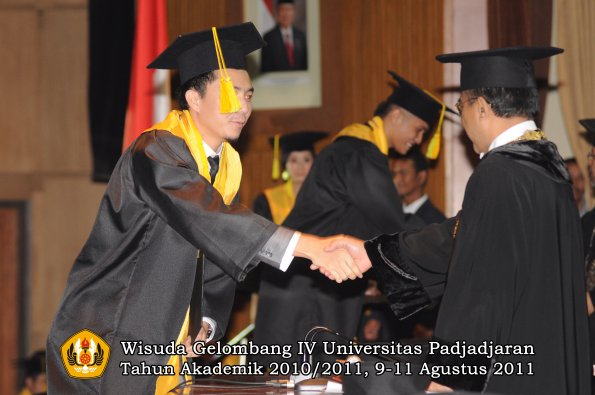 wisuda-fikom-oleh-rektor-165