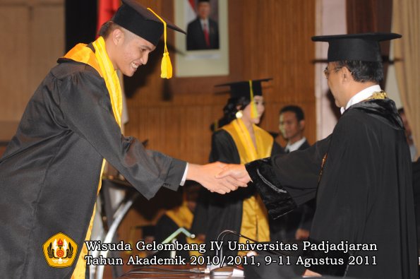 wisuda-fikom-oleh-rektor-166