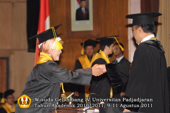 wisuda-fikom-oleh-rektor-168