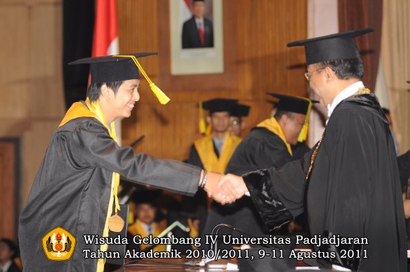 wisuda-fikom-oleh-rektor-169