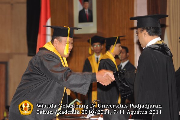 wisuda-fikom-oleh-rektor-170