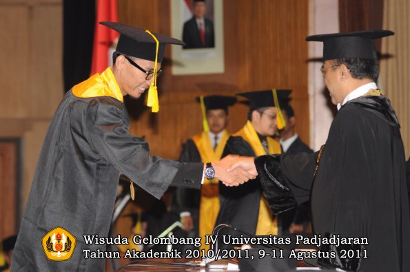 wisuda-fikom-oleh-rektor-172