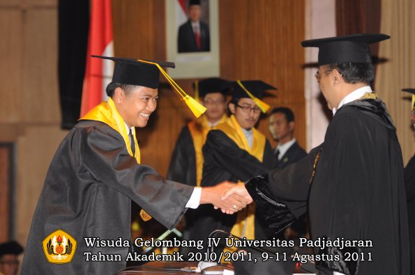 wisuda-fikom-oleh-rektor-174