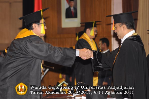 wisuda-fikom-oleh-rektor-175