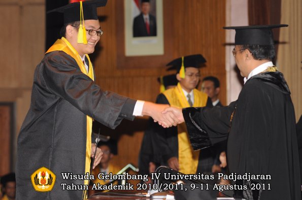 wisuda-fikom-oleh-rektor-176