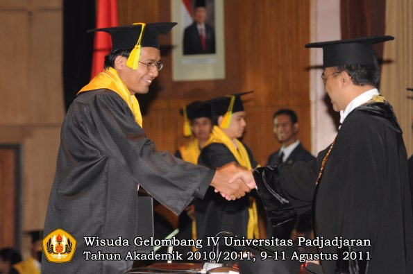 wisuda-fikom-oleh-rektor-177