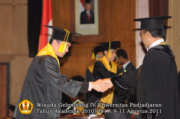 wisuda-fikom-oleh-rektor-178