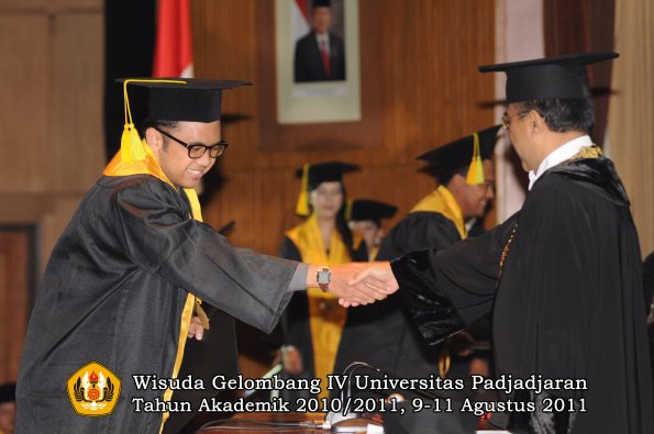 wisuda-fikom-oleh-rektor-185