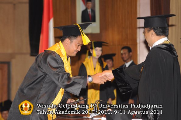 wisuda-fikom-oleh-rektor-186