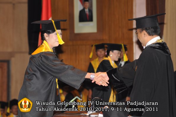 wisuda-fikom-oleh-rektor-187