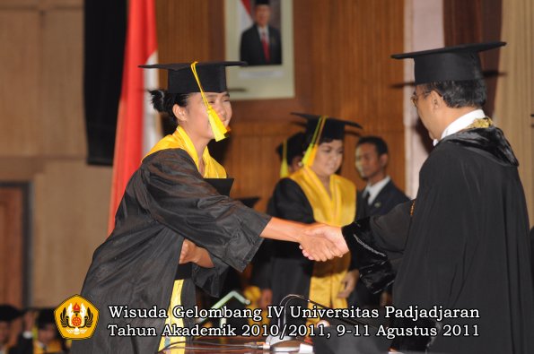 wisuda-fikom-oleh-rektor-189