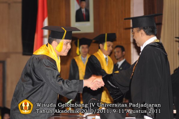 wisuda-fikom-oleh-rektor-193