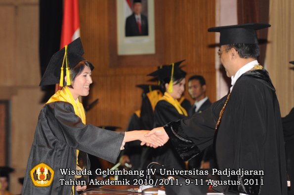 wisuda-fikom-oleh-rektor-201