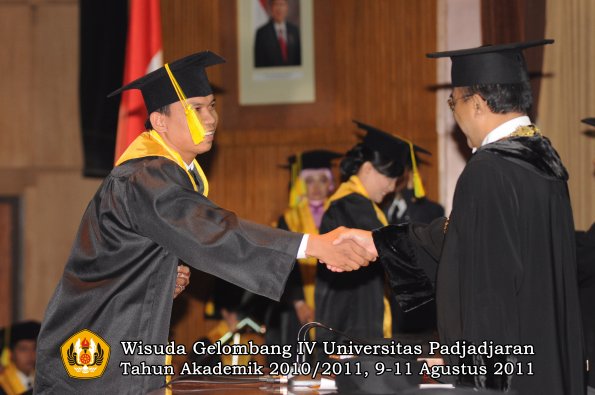 wisuda-fikom-oleh-rektor-205