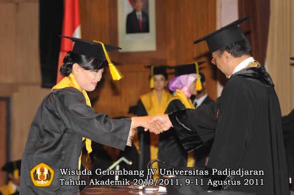 wisuda-fikom-oleh-rektor-206