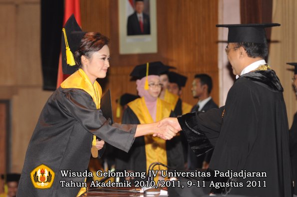 wisuda-fikom-oleh-rektor-209