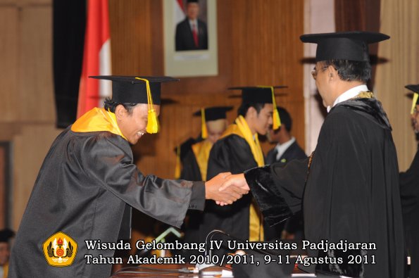 wisuda-fikom-oleh-rektor-216