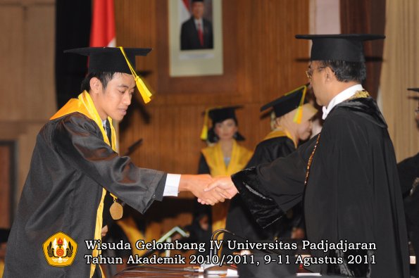 wisuda-fikom-oleh-rektor-217