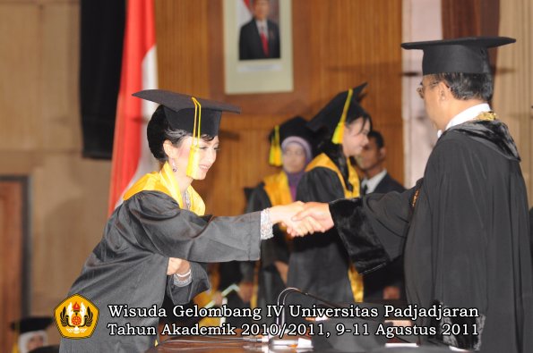 wisuda-fikom-oleh-rektor-219