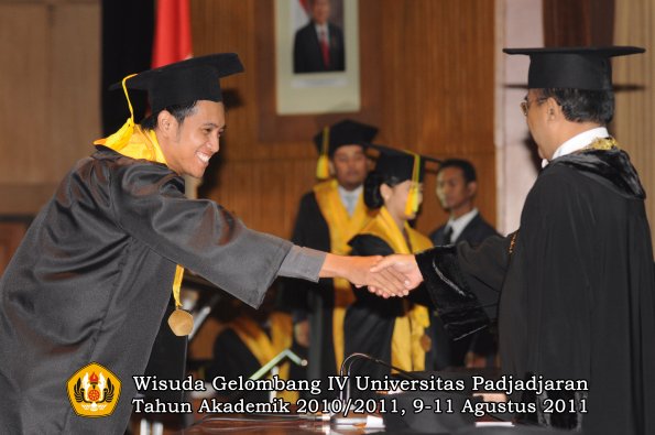 wisuda-fikom-oleh-rektor-222