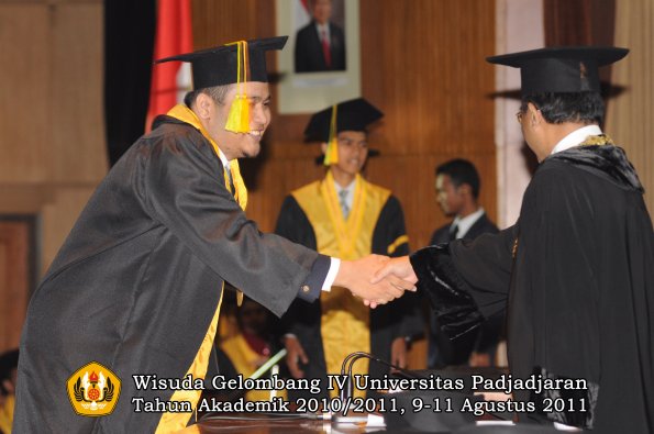 wisuda-fikom-oleh-rektor-224