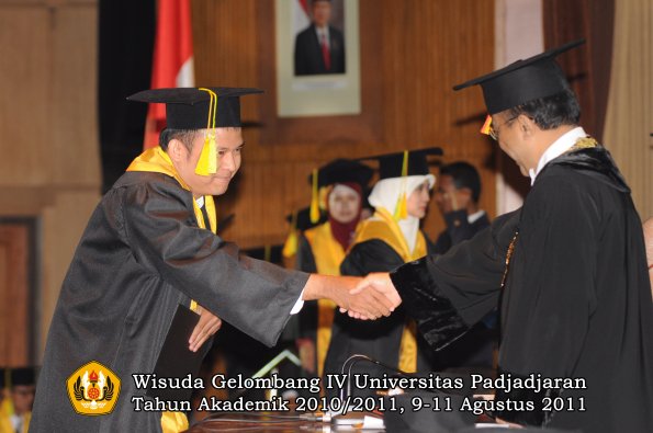 wisuda-fikom-oleh-rektor-226