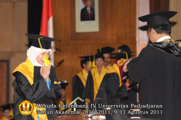 wisuda-fikom-oleh-rektor-227