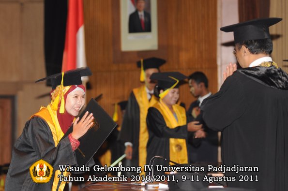 wisuda-fikom-oleh-rektor-228