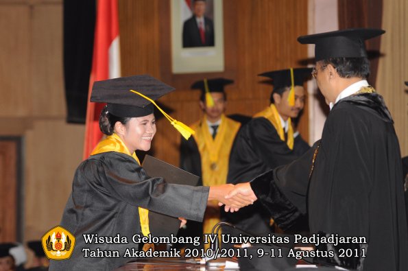 wisuda-fikom-oleh-rektor-229