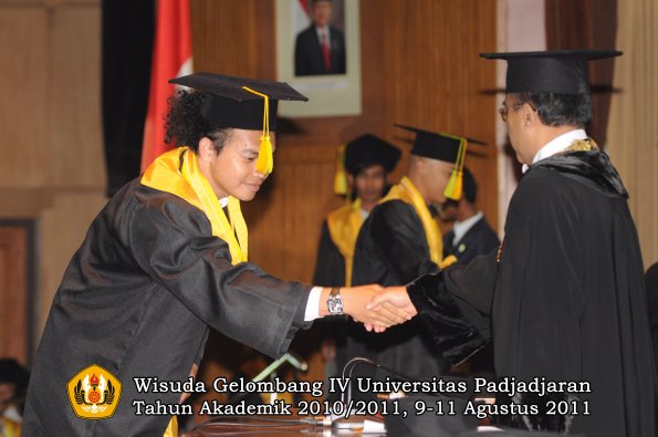 wisuda-fikom-oleh-rektor-231