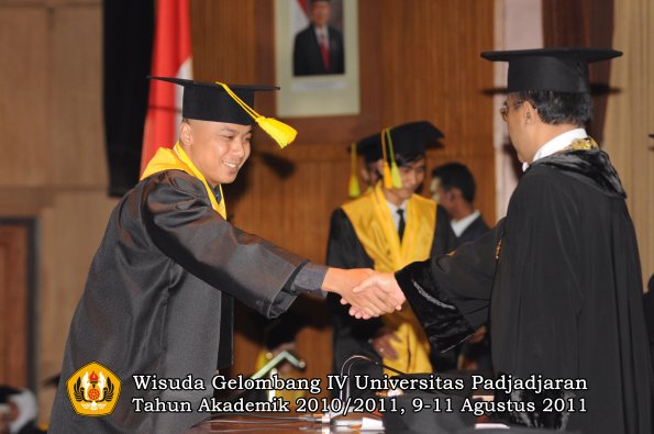 wisuda-fikom-oleh-rektor-232