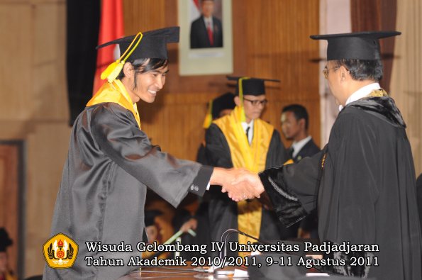 wisuda-fikom-oleh-rektor-233