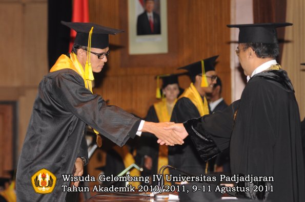 wisuda-fikom-oleh-rektor-234