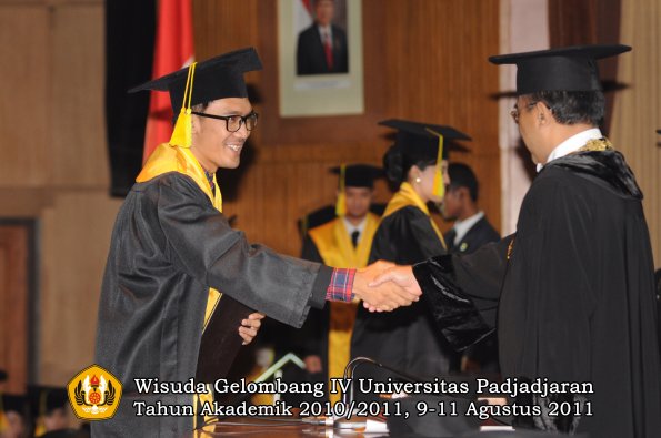 wisuda-fikom-oleh-rektor-235