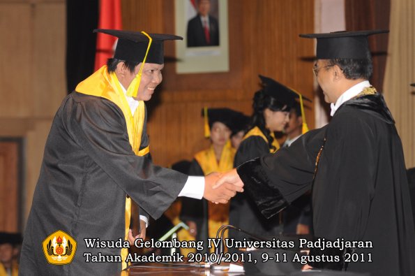 wisuda-fikom-oleh-rektor-242